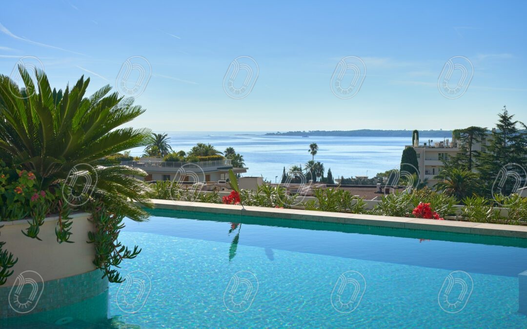 Architecture et décoration d’un toit-terrasse sur la Côte d'Azur, Cannes