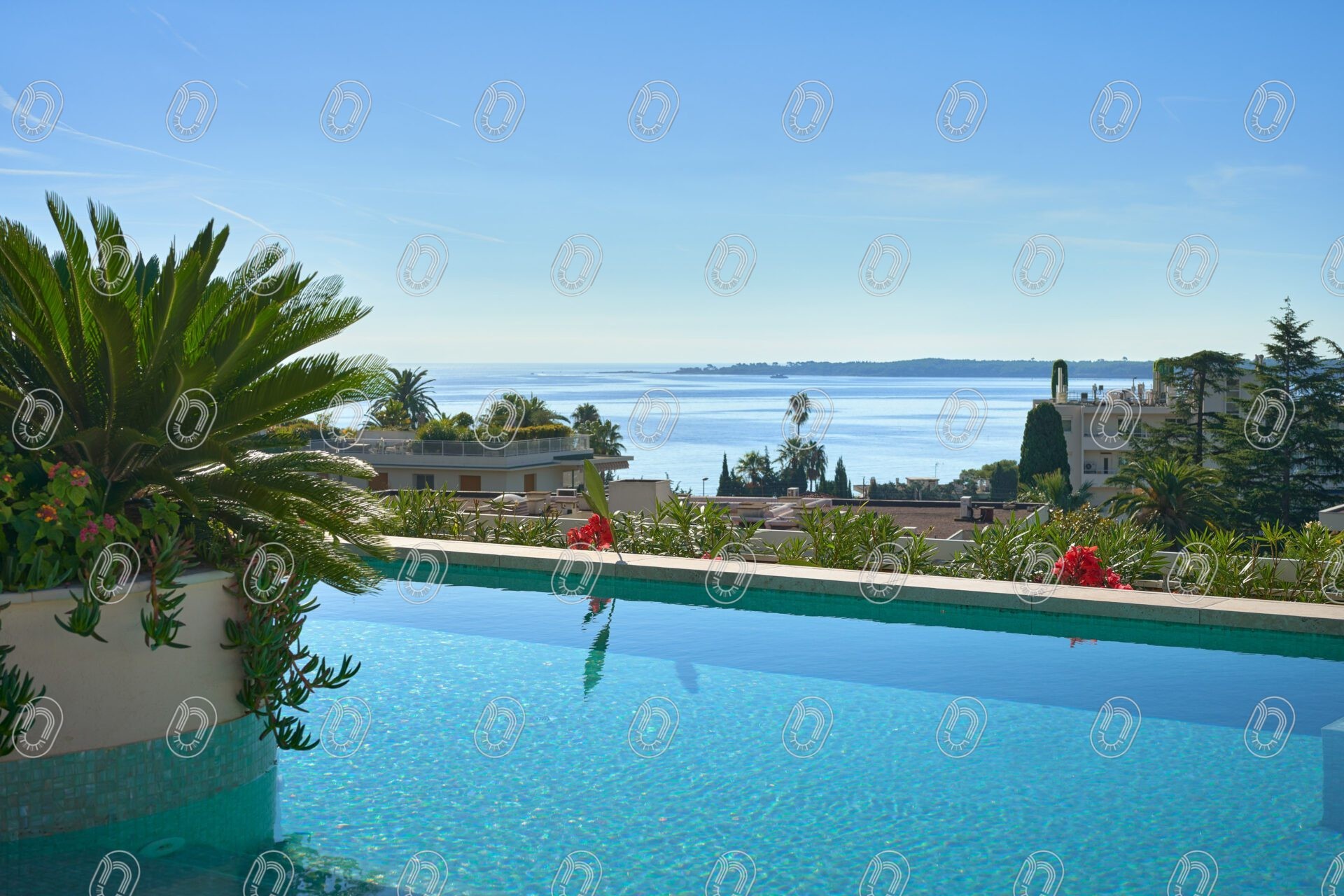 Architecture et décoration d’un toit-terrasse sur la Côte d'Azur, Cannes