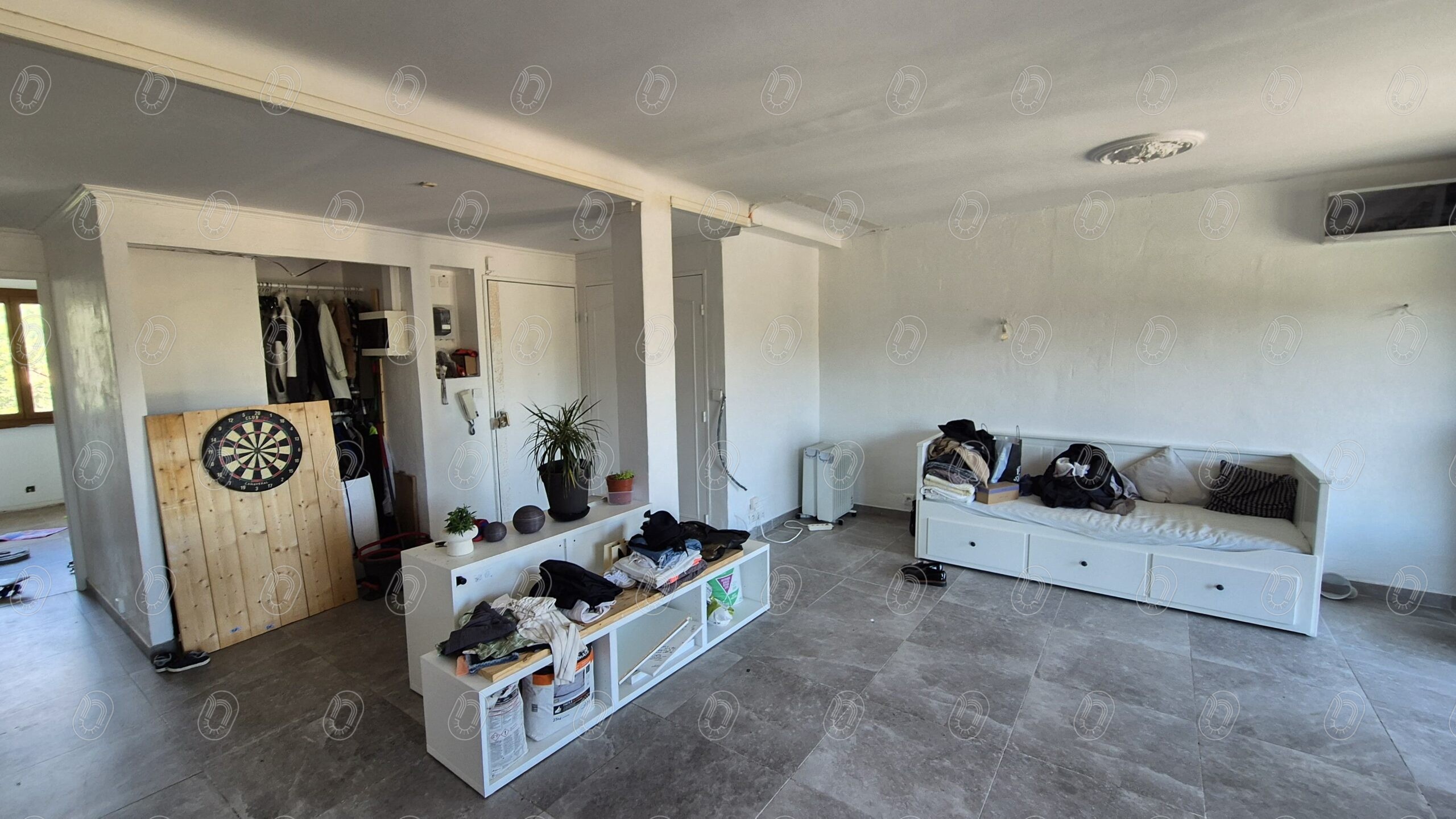 photo entrée avant travaux appartement Draguignan
