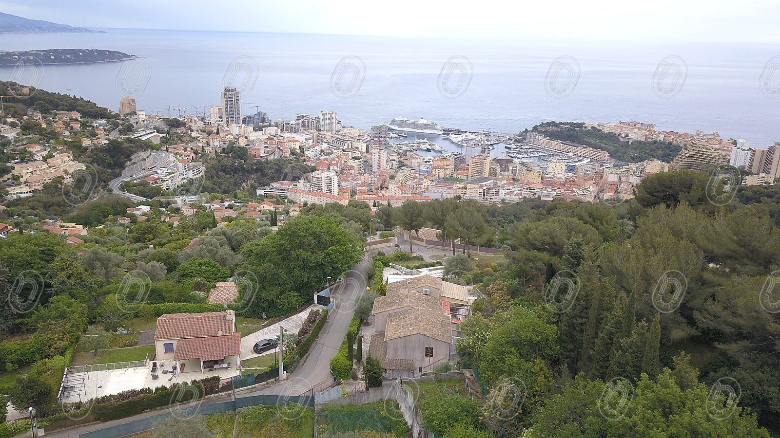 environnement-projet-maison-la-turbie-vue-monaco Environnement paysager du projet Canopée à La Turbie avec vue vers Monaco et la Méditerranée