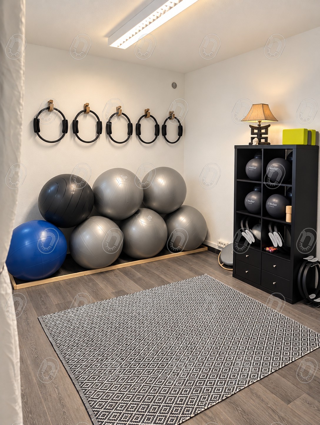 salle-rangement-pilates-pilatring-draguignan Salle de rangement et matériel du studio de Pilates à Draguignan après aménagement intérieur