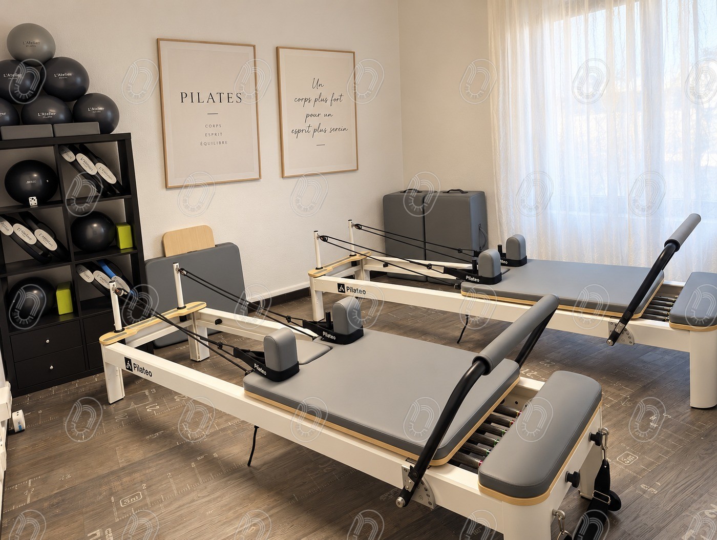 salle-reformer-pilates-dragignan-optimisee Salle de Pilates Reformer avec deux appareils et espace de rangement à Draguignan